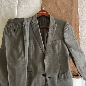 Men’s suit 38 regular jacket, 31 x 30 pants, gray suit